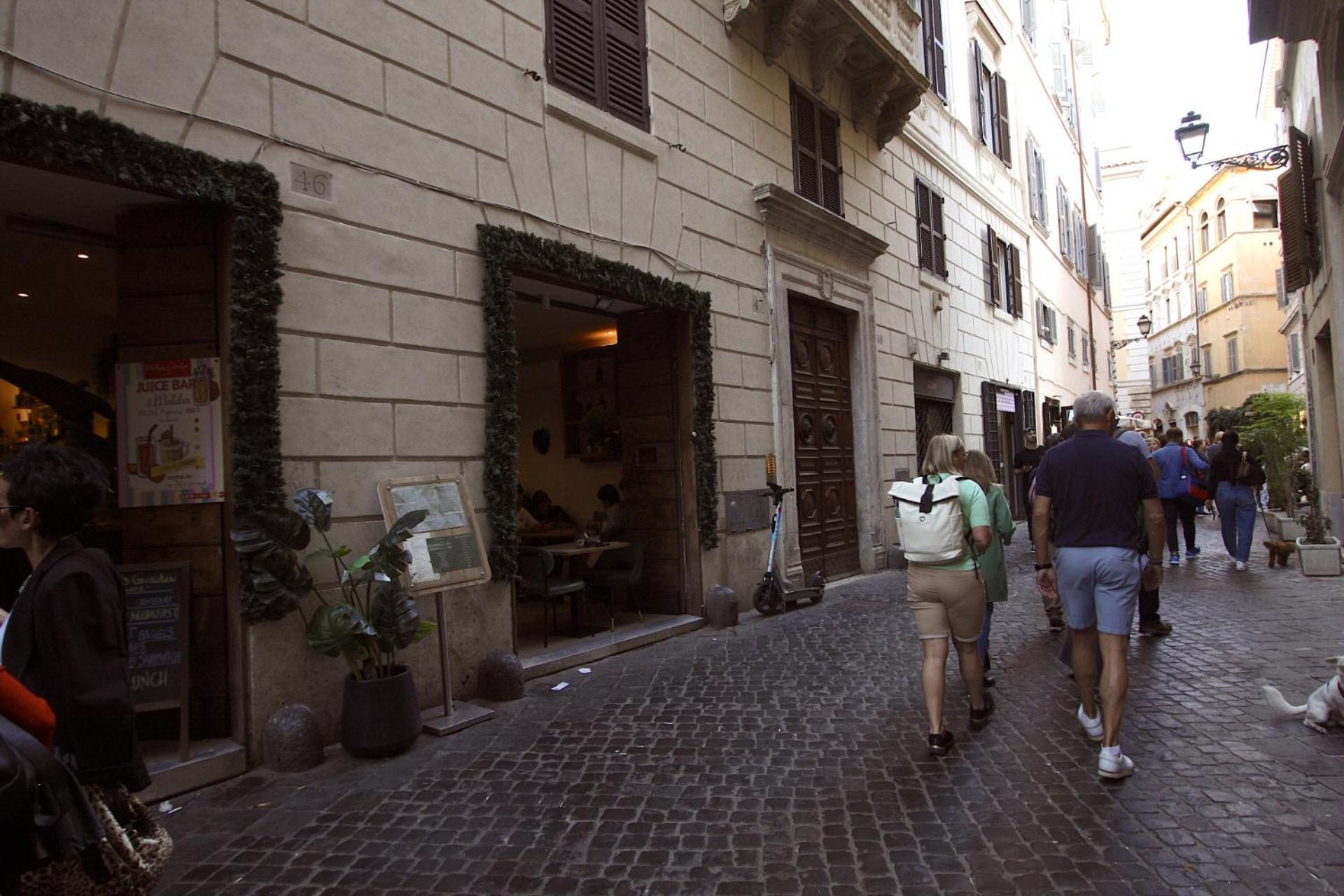 Apartment Floor In Campo De Fiori Rome