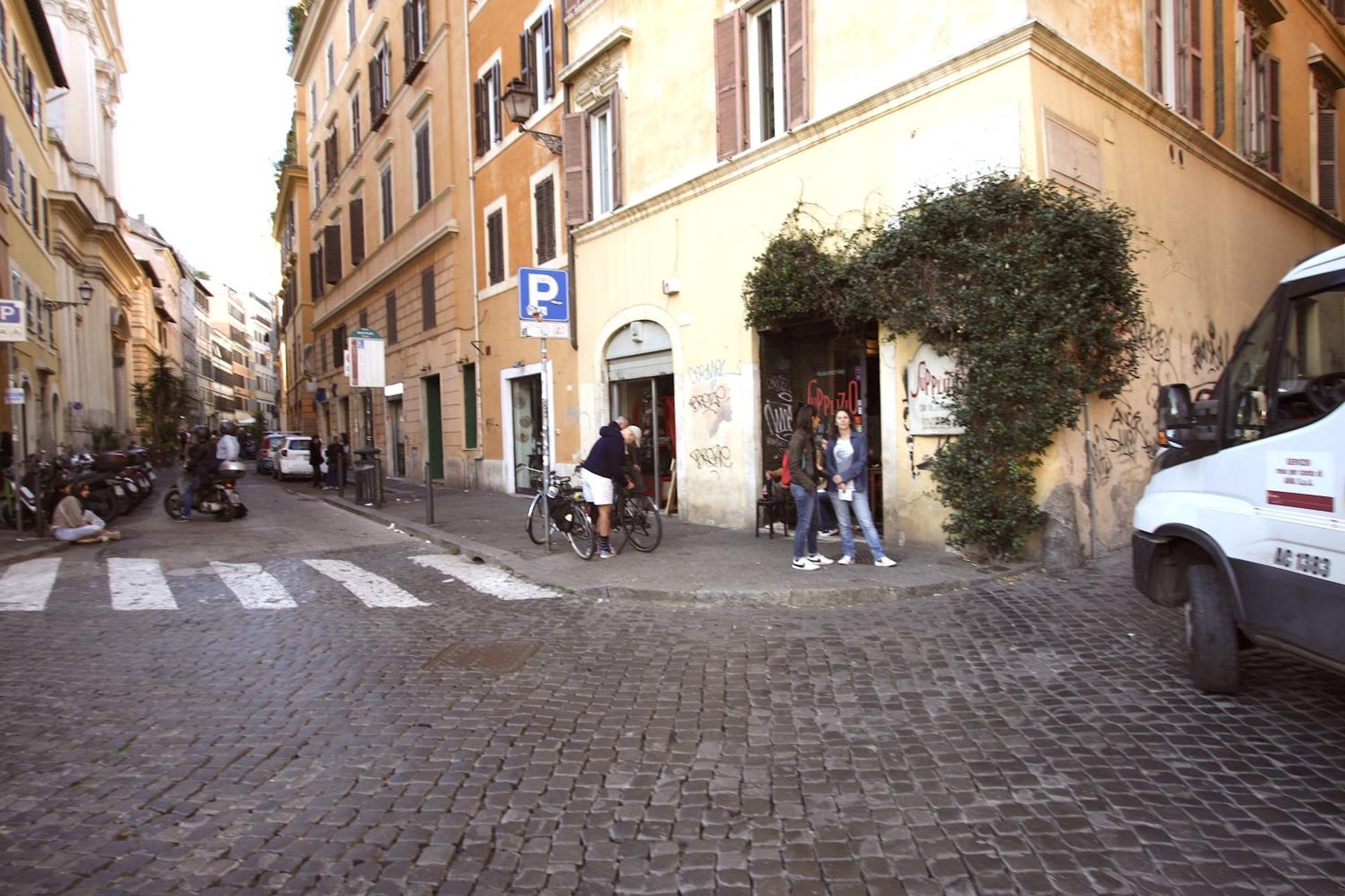 Apartment Floor In Campo De Fiori Rome